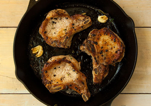 Pan seared pork chops with garlic